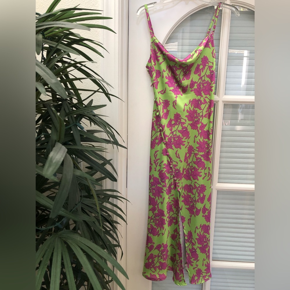 🌺🌸 Vanessa Scott Apple-Green and Frusia-Pink Draped-Neck Strap Long Dress.